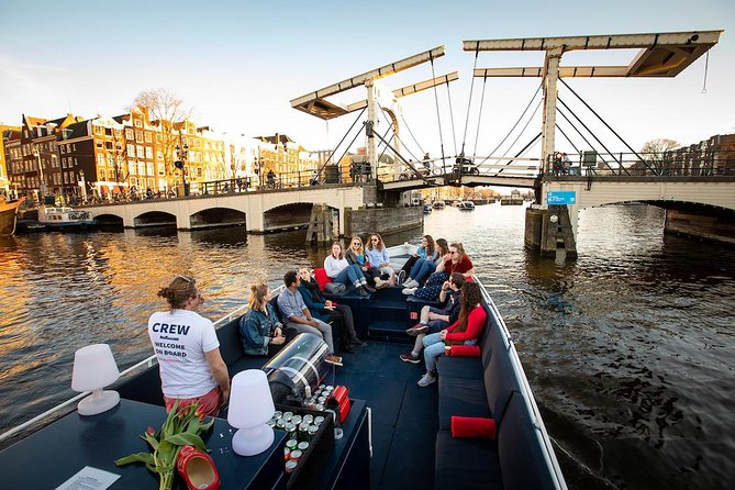 Amsterdam Canal Cruise With Live Guide and Unlimited Drinks - How the live guide ties Anne Frank to the canal streets
