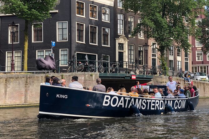 Amsterdam Canal Cruise with Open Bar - Central Station - The route through Amsterdam’s main sights, fast and very photogenic