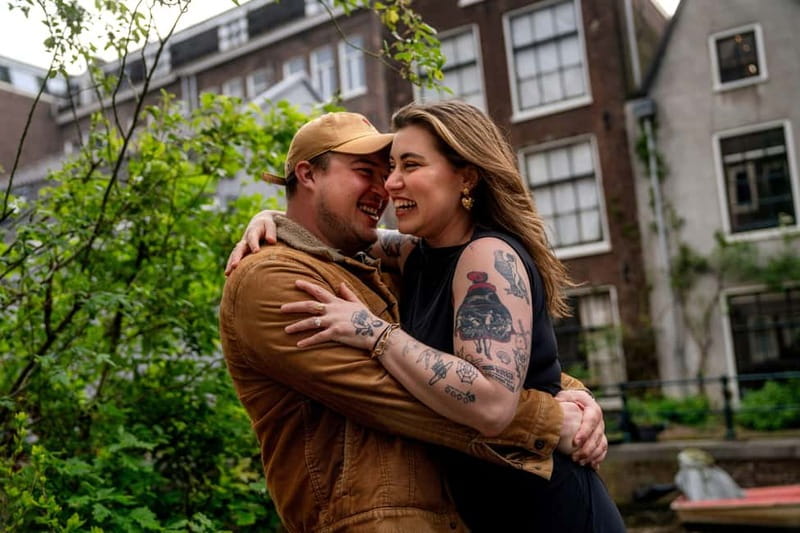 Amsterdam Canals Photoshoot: Private Solo, Family or Couples - The 45-Minute Flow, From Prins Hendrikkade to Damrak Avenue