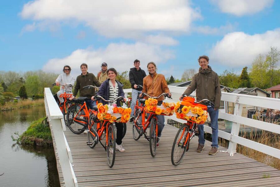 Amsterdam: Cheese, Windmill & Countryside Bike Tour - Meeting point near Central Station, plus the guide in orange