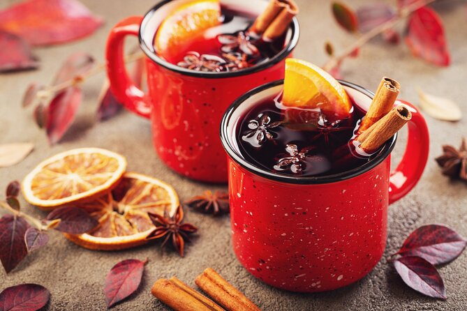 Amsterdam Christmas Walk with hot drink and Dutch treat - Negen Straatjes and Christmassy Boutique Time (Stop 3)