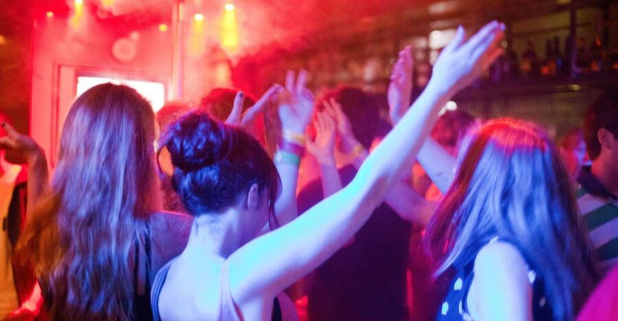 Amsterdam: City Center Bar Crawl and Nightlife Experience - Timing, Shots, and the 5.5-hour rhythm