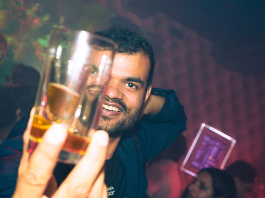 Amsterdam: City Center Bar Crawl and Nightlife Experience - Included drinks: what you get and what can change by option