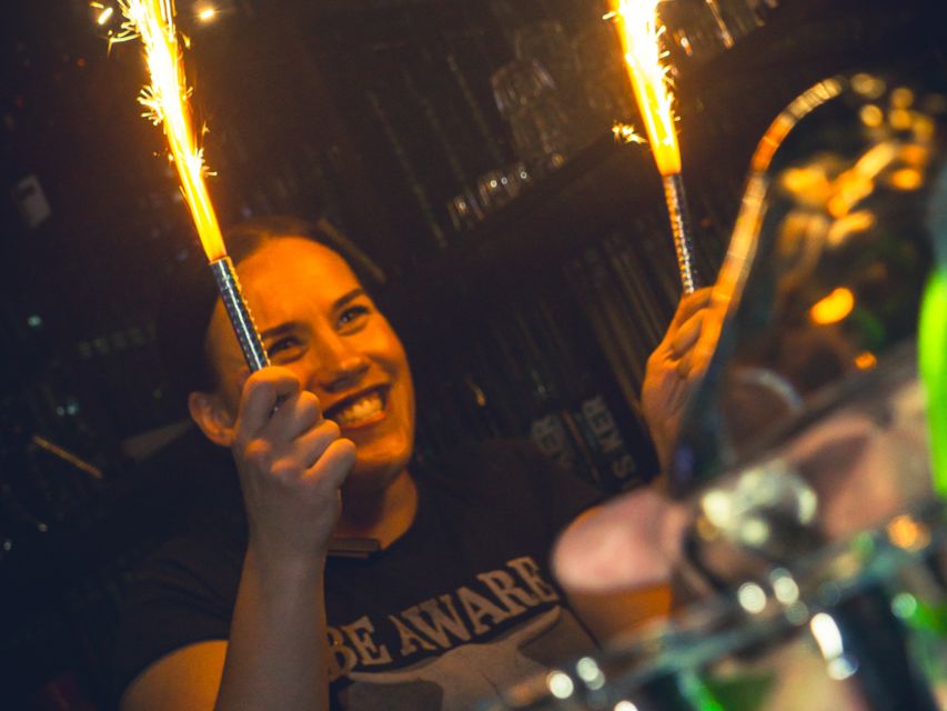 Amsterdam: City Center Bar Crawl and Nightlife Experience - Hosts and group energy: why the night works (when you follow the flow)