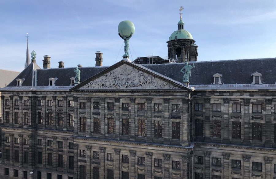 Amsterdam: City Center Walking Tour in italian - Why this Dam Square to Rembrandtplein walk fits 2 to 2.5 hours