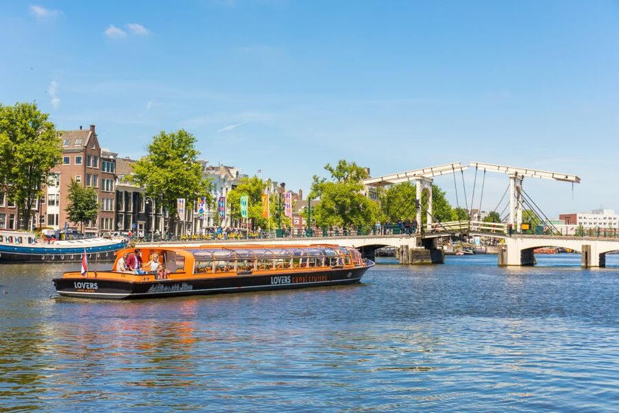 Amsterdam: City Centre Canal Cruise - Getting on board near Amsterdam Central Station