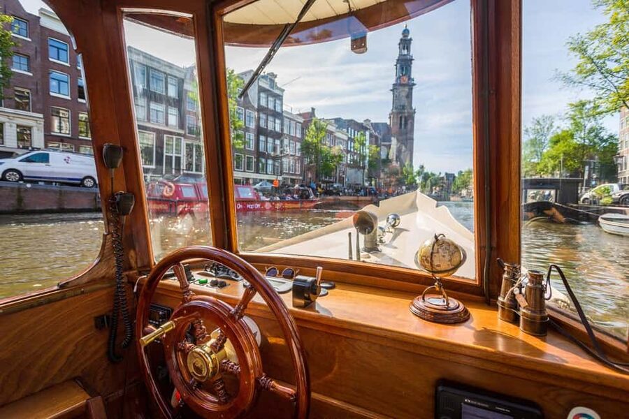 Amsterdam: Classic Boat Cruise with Optional Cheese & Wine - The hosts matter: live guiding that turns pictures into context