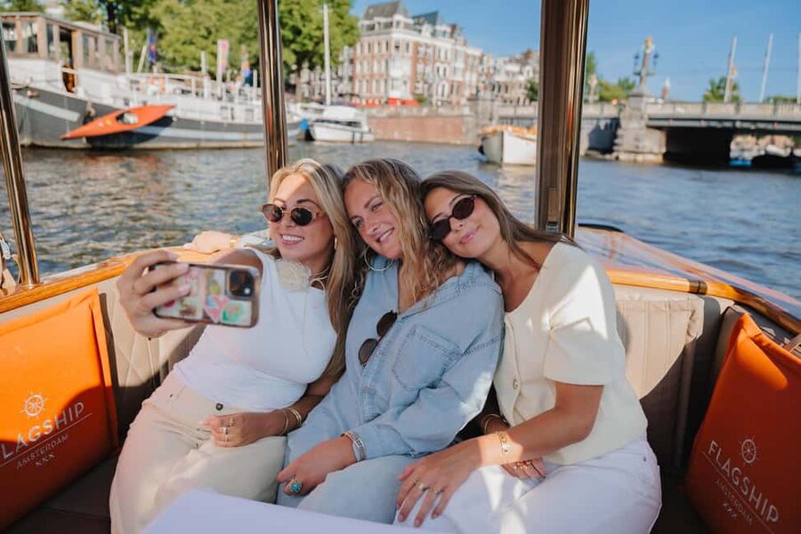 Amsterdam: Classic Boat Cruise with Optional Cheese & Wine - Cheese, wine, and unlimited drinks option: how to decide