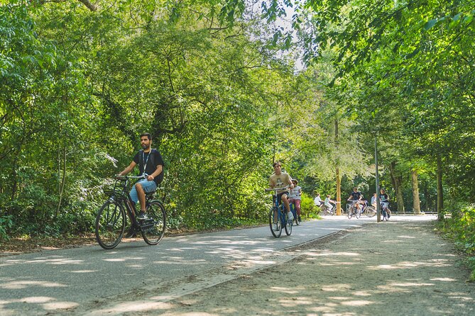 Amsterdam Countryside Bike Tour - Schellingwoude locks: seeing how water rules daily life