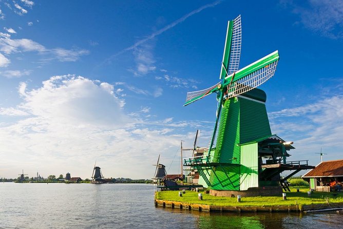 Amsterdam countryside tour by car - Het Jonge Schaap in Zaandam: Seeing a Wind-Powered Sawmill Working