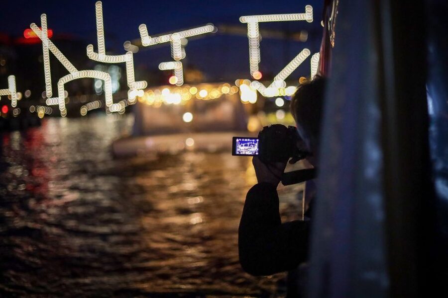 Amsterdam: Covered Canal Booze Cruise with Unlimited Drinks - Amstel River Time: Under the Bridges, Feeling the Flow