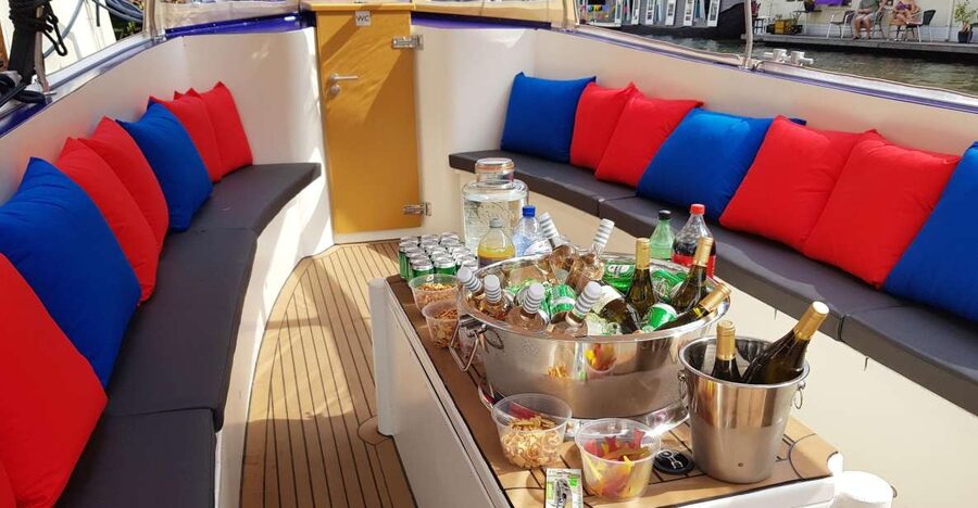 Amsterdam: Covered Canal Booze Cruise with Unlimited Drinks - Where You Board: Two Central Starts, One Easy Plan