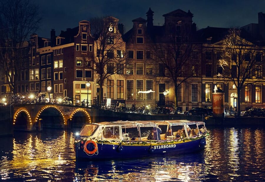 Amsterdam: Cozy Evening Canal Cruise With Open Bar Option - Rain, blankets, and the no-music rule that keeps the boat calm