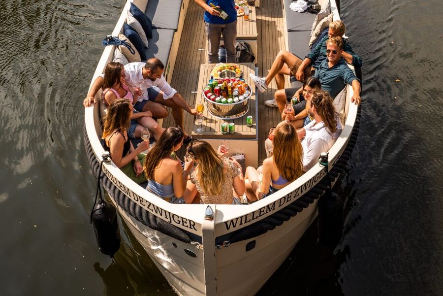 Amsterdam: Cozy Evening Canal Cruise With Open Bar Option - Jordaan lanes, the Prinsengracht stretch, and why bridges matter here