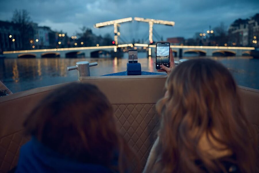 Amsterdam: Cozy Evening Canal Cruise With Open Bar Option - Price, the open-bar upgrade, and whether $22 is good value