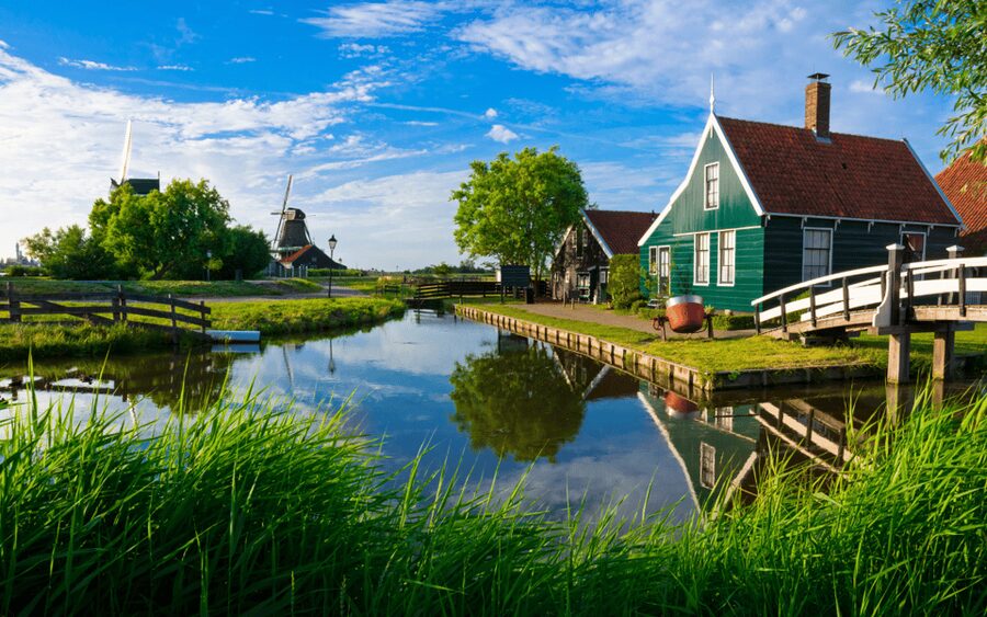 Amsterdam: Day Tour Keukenhof and Zaanse Schans Windmills - Keukenhof in spring: your flexible 4-hour tulip window
