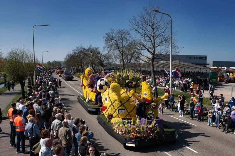 Amsterdam: Day Trip to Flower Parade & Keukenhof on April 18 - The road plan: round-trip transfers and how the schedule feels