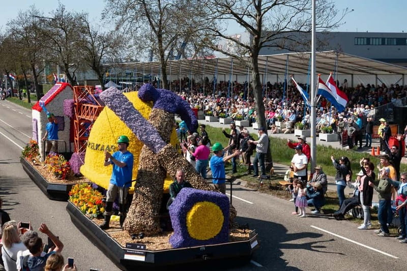 Amsterdam: Day Trip to Flower Parade & Keukenhof on April 18 - Lunch plans: what to expect since meals are not included