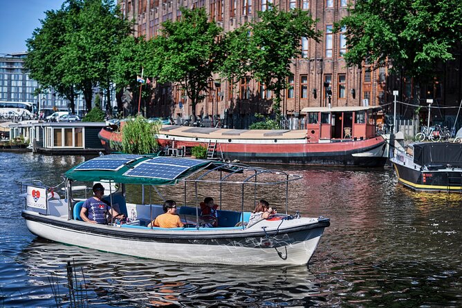 Amsterdam Essence in German: 90-minute waterway trip - Starting at Prinsengracht 375 (and Why Location Matters)