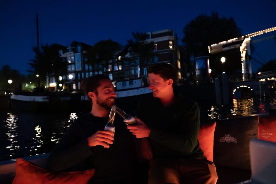 Amsterdam: Evening Canal Cruise with (Open) Bar on Board - Price and value: what $18 buys you in real terms