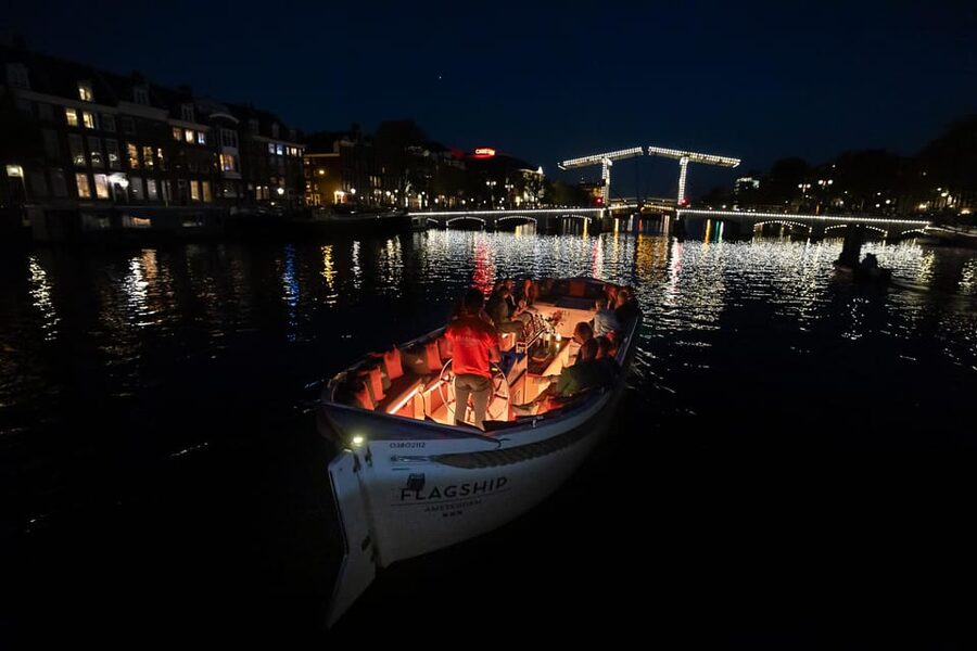 Amsterdam: Evening Canal Cruise with (Open) Bar on Board - The canal route that hits the big-name spots