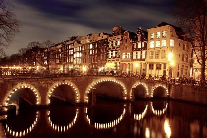 Amsterdam Evening Cosy & Small Cruise & Drinks and Bites - Sunset - Snacks and drinks: included, but read the fine print on comfort