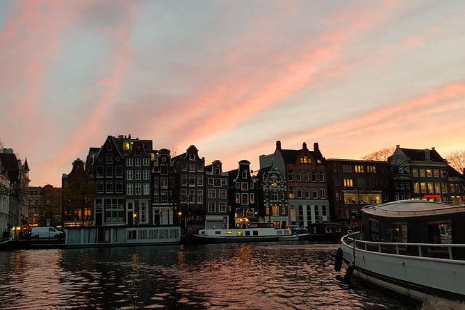 Amsterdam Evening Cosy & Small Cruise & Drinks and Bites - Sunset - The narration: how captains bring Amsterdam’s canal stories to life
