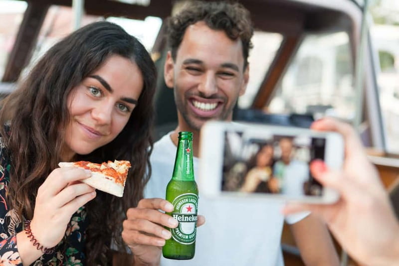 Amsterdam: Evening Pizza Cruise Along the Canals - Stops and scenery, what to watch for when the boat is moving