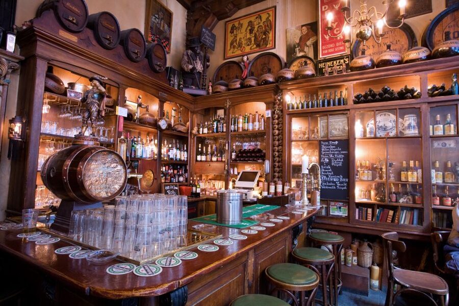 Amsterdam: Exclusive Red Light District Tour and Drink - Where you start, and why the route feels like a map of Amsterdam