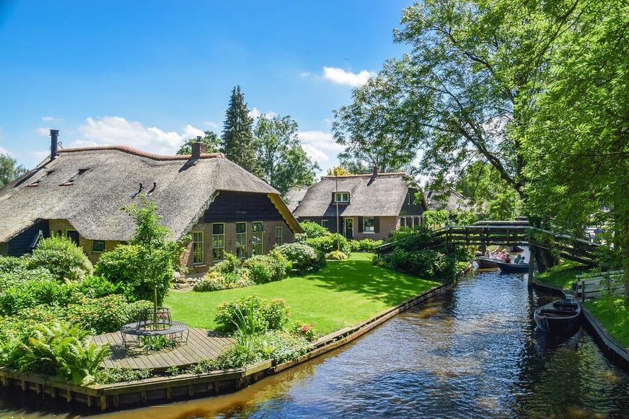 Amsterdam: Explore Giethoorn in a Private Tour with Driver - Walking Giethoorn’s car-free canals, bridges, and gardens