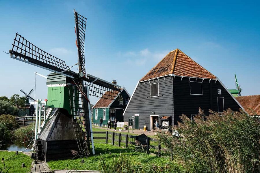Amsterdam: Explore Zaanse Schans: Half-Day Luxury Coach Trip - Clogs and the wooden shoe shop: learn the craft, not just the souvenir