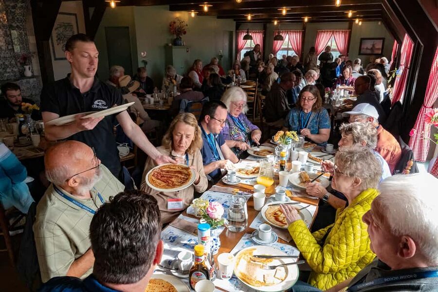 Amsterdam: Explore Zaanse Schans: Half-Day Luxury Coach Trip - Entry, ticket rules, and the little “keep it handy” habit