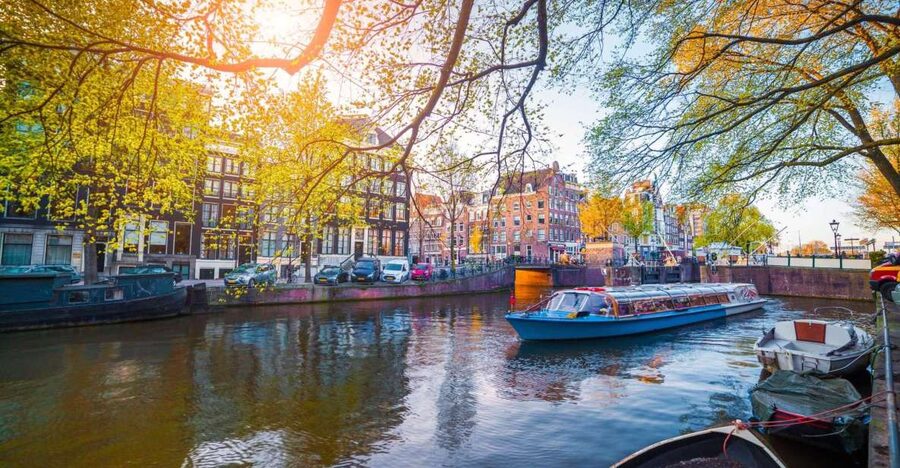 Amsterdam Family Friendly Historical Walking Tour - 2-hour option: the best Old Town highlights, plus legends that kids can actually follow