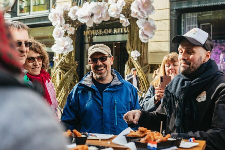 Amsterdam: Food and Culture Walking Tour with Tastings - Walking out of the gate: meeting at Asian Kitchen and starting with a plan