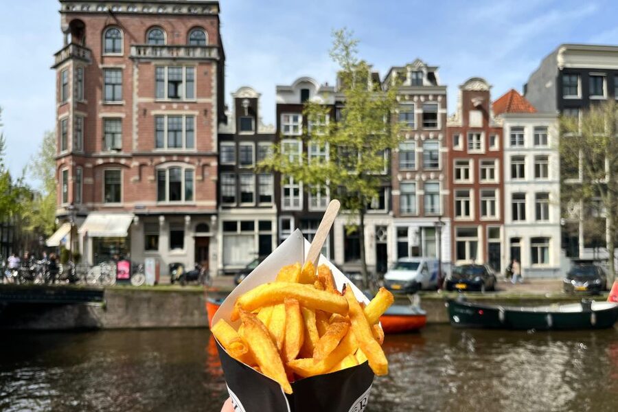 Amsterdam: Food and Culture Walking Tour with Tastings - Anne Frank House and Westerkerk Church: seeing landmarks with context
