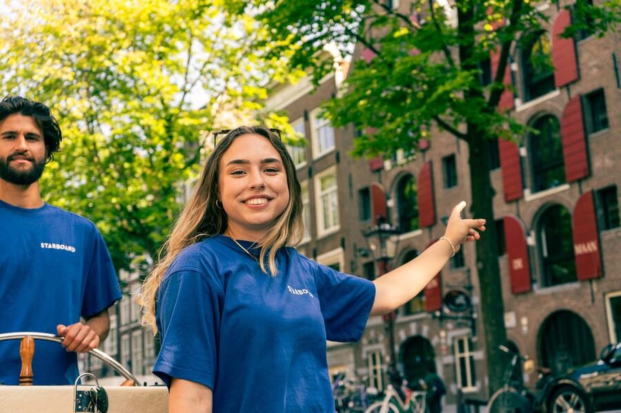Amsterdam: German Guided Canal Cruise with on Board Bar - Stop by stop: from Dancing Houses to Magere Brug