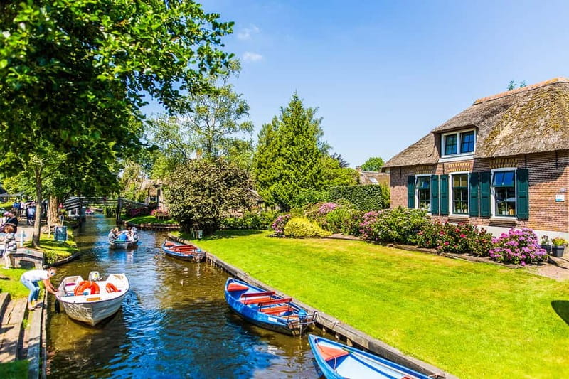 Amsterdam: Giethoorn Day Trip with Boat Tour - Continuing to De Weerribben-Wieden National Park by Boat