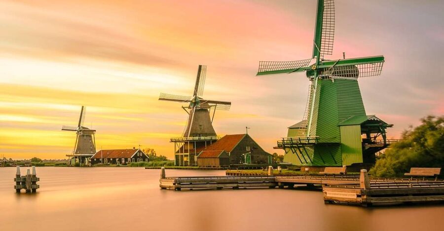Amsterdam: Giethoorn Tour with Canal Cruise and Windmills - Why Giethoorn Feels Like a Dutch Venice Moment