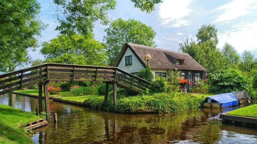 Amsterdam: Giethoorn Tour with Canal Cruise and Windmills - The Amsterdam Pickup and Car Comfort That Make Long Days Work