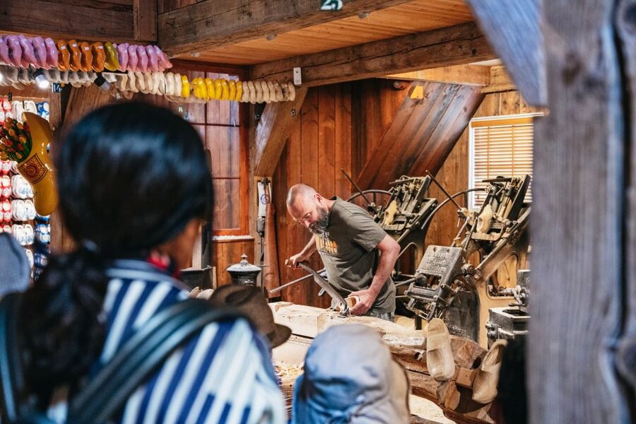 Amsterdam: Giethoorn, Volendam, and Zaanse Schans Tour - Key takeaways