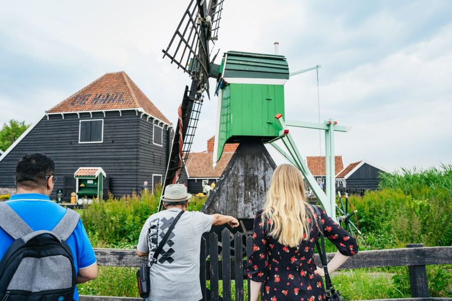 Amsterdam: Giethoorn, Volendam, and Zaanse Schans Tour - Giethoorn, the Venice of the North, and Why the Boat Cruise Matters