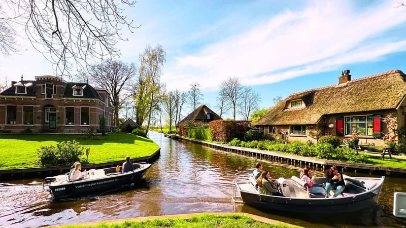 Amsterdam: Giethoorn & Zaanse Schans Small Group Day Trip - What to Wear and Bring for This 10-Hour Day