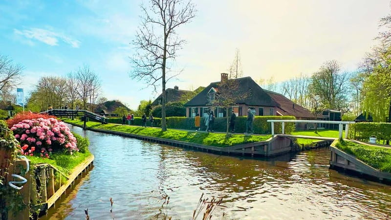 Amsterdam: Giethoorn & Zaanse Schans Small Group Day Trip - The Clog Workshop: A Fun Dutch Craft You Can Wear Immediately