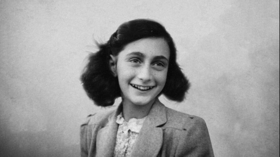 Amsterdam: Guided Anne Frank Small-Group Walking Tour - Starting at Esnoga: the Portuguese Synagogue as your opening chapter