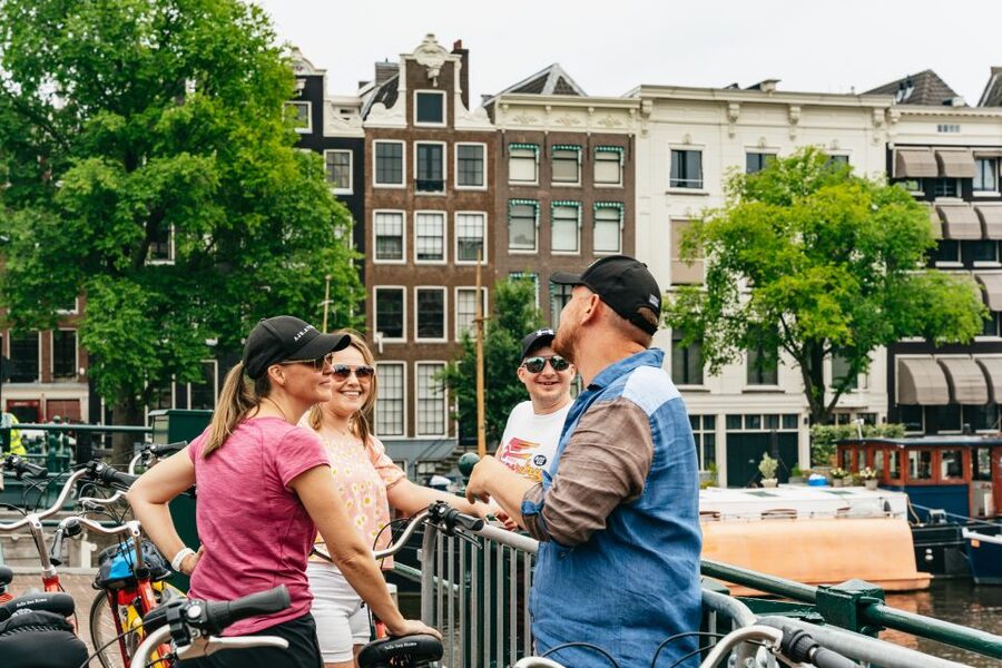 Amsterdam: Guided Bike Tour City Centre in EN/DE/FR/ES - Price, group size, and why $41 can make sense here