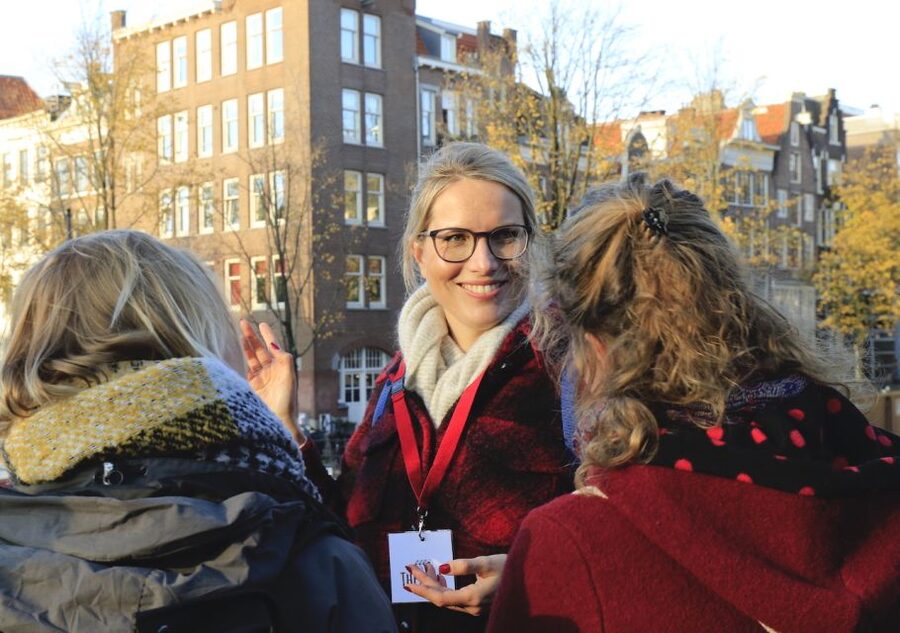 Amsterdam: Guided Cultural Walking Tour - Homomonument and De Negen Straatjes, protest and a smart break for wandering