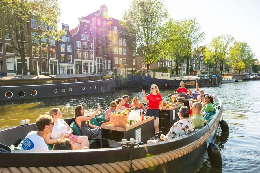 Amsterdam: Guided Open Boat Canal Cruise Including Drink - The Drink Plan: 1 Included, Unlimited if You Choose