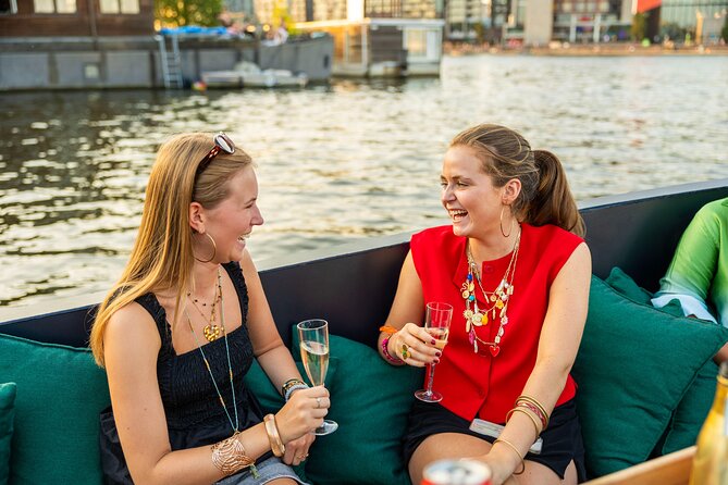 Amsterdam: Guided Open Boat Canal Cruise Unlimited Drinks Option - Guides, sound, and group size: how to get the best version of this hour