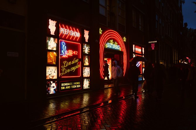 Amsterdam: Guided Red Light District and City Walking Tour - Pub The Ape (Int Aepjen): Surviving Wooden Buildings After the 1452 Fire