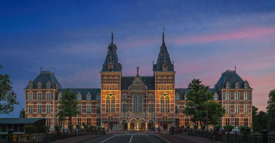 Amsterdam: Guided Rijksmuseum Tour in Spanish - Van Gogh Museum Building Stop: A Small Connection to the Big Name